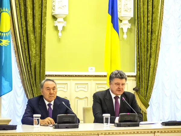 Poroshenko ve çalışma ziyareti sırasında Nazarbayev — Stok fotoğraf