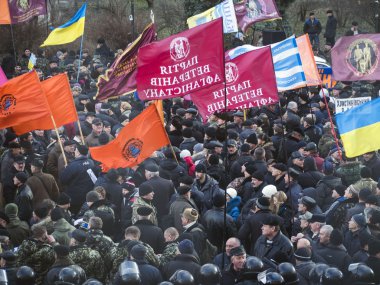Verkhovna Rada toplanan protestocular