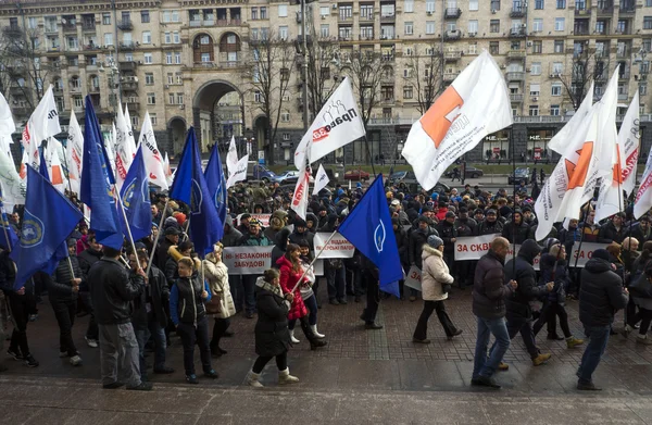 Protesters demand to make payments — Stock Photo, Image