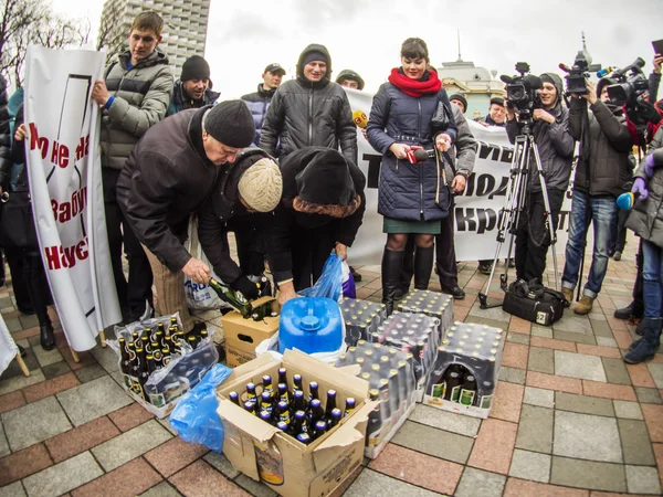 Укрспирт протестують і роздавати пива — стокове фото