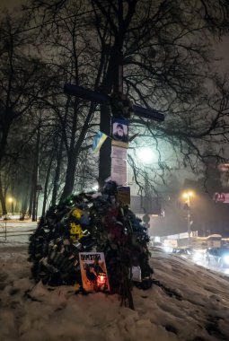 Kiev protestolara kurbanları onurlandıran