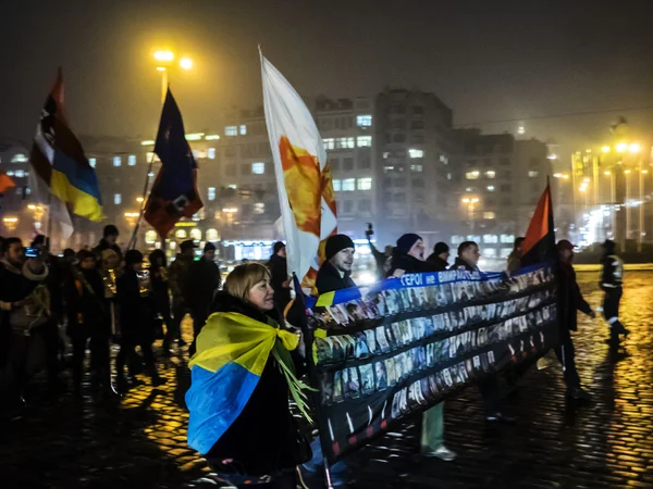 Honrar a las víctimas de las protestas en Kiev — Foto de Stock