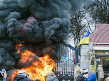 Tabur 'Aydar' protesto Kiev