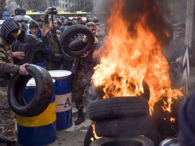 Tabur 'Aydar' protesto Kiev