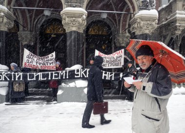 picketing  National Bank of Ukraine clipart