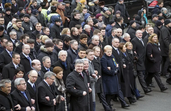 Porochenko in marcia in memoria degli attivisti morti — Foto Stock