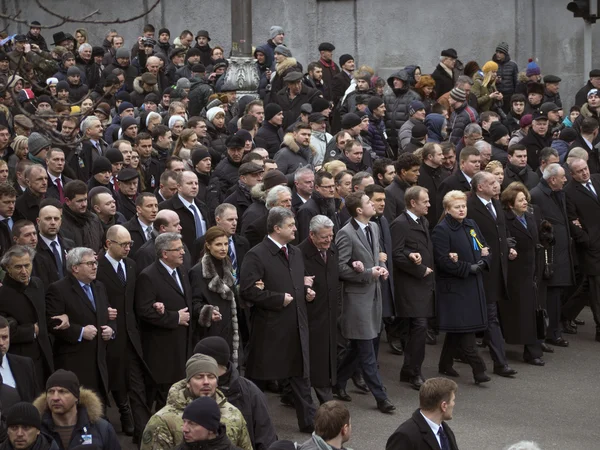 Porochenko v březnu v paměti zahynula aktivistů — Stock fotografie