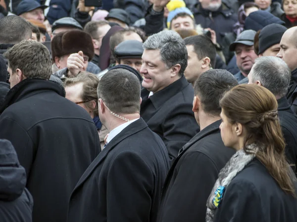 Porochenko in marcia in memoria degli attivisti morti — Foto Stock