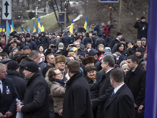 Porochenko en marcha en memoria de activistas fallecidos —  Fotos de Stock