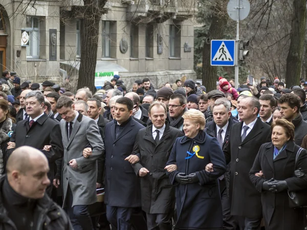 Porochenko березня в пам'ять про померлих активістів — стокове фото