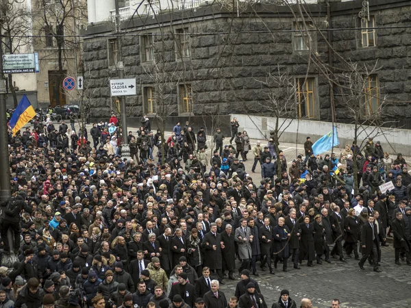 Porochenko op maart ter nagedachtenis aan perished activisten — Stockfoto