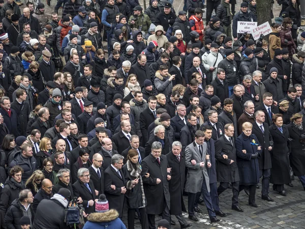 Porochenko v březnu v paměti zahynula aktivistů — Stock fotografie