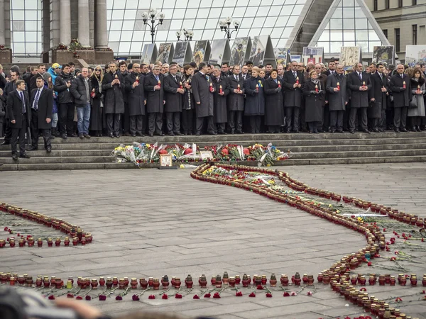 Porochenko op maart ter nagedachtenis aan perished activisten — Stockfoto