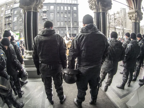 Polizeibeamte bei der Nationalbank — Stockfoto