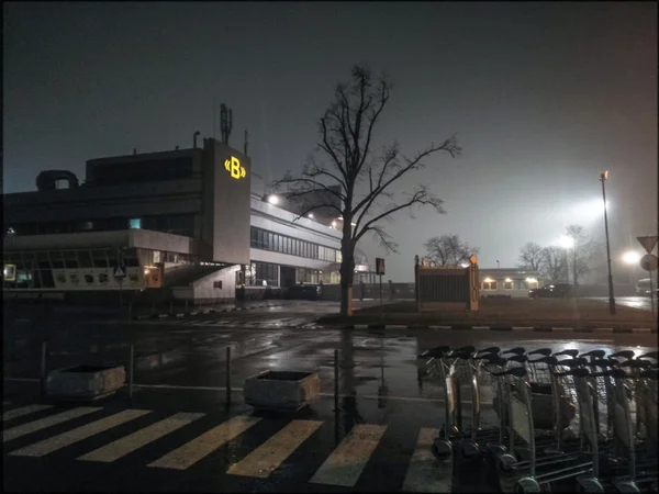 博里斯皮尔机场在夜间 — 图库照片