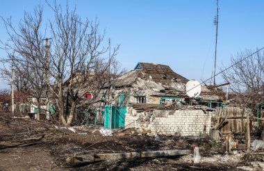 Donetsk bölgesinde yıkılan evler