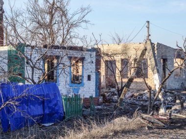 Donetsk bölgesinde yıkılan evler