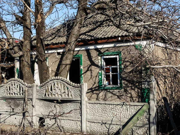 Destroyed house in Donetsk region — Stock Photo, Image