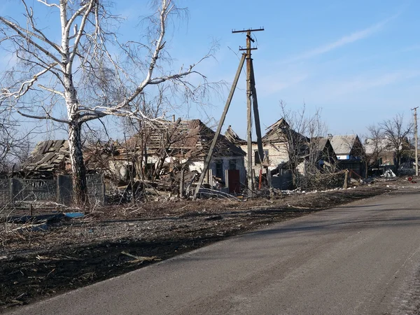 Villaggio distrutto nella regione di Donetsk — Foto Stock