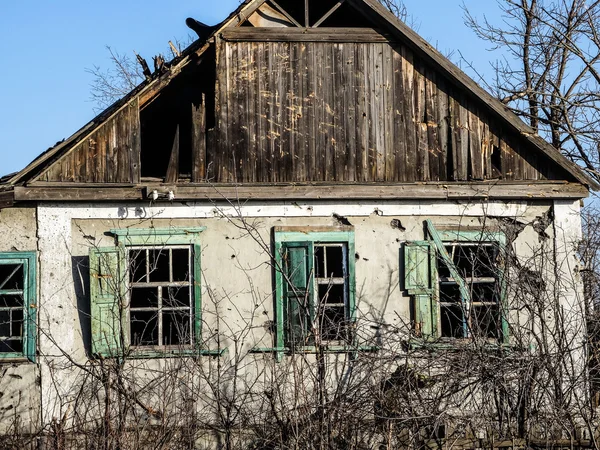 Casa destruída na região de Donetsk — Fotografia de Stock