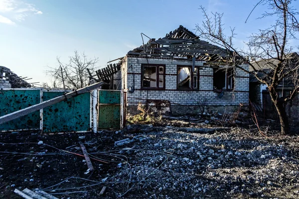 Förstörde hus i Donetsk-regionen — Stockfoto