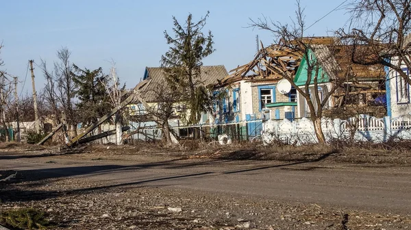 Vernietigde huizen in Donetsk regio — Stockfoto