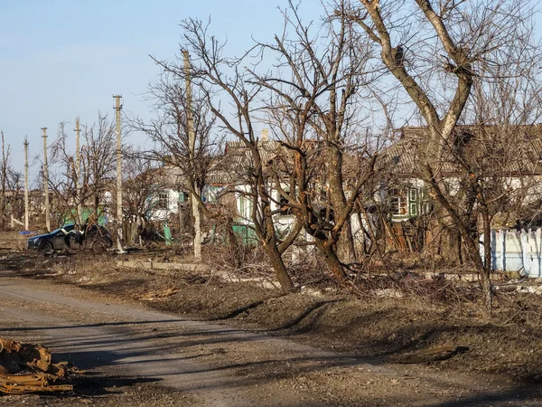 Разрушенные дома в Донецкой области — стоковое фото