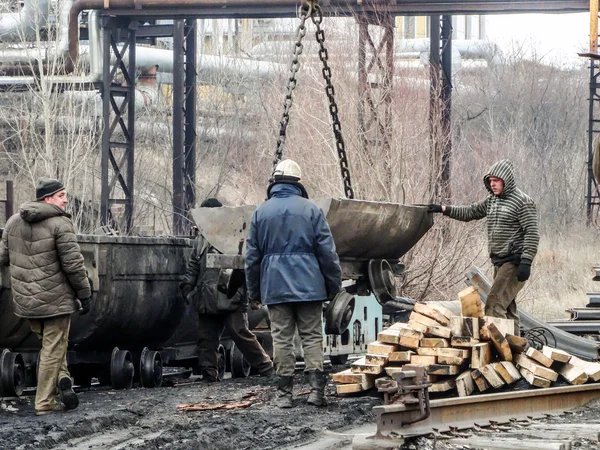 Una explosión en una mina de carbón de Zasyadko en Donetsk —  Fotos de Stock