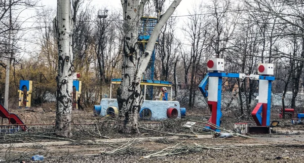 Destroyed playground in Donetsk, Ukraine — Stock Photo, Image