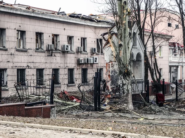 Verwoeste huizen in Donetsk, Oekraïne — Stockfoto