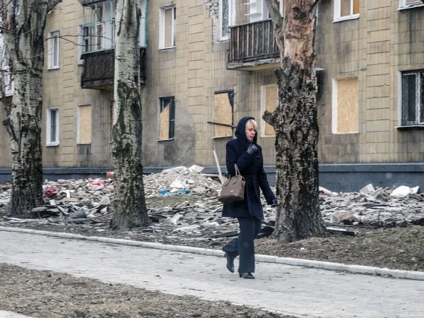 Donetsk, Ukrayna 'da tahrip edilmiş evler — Stok fotoğraf