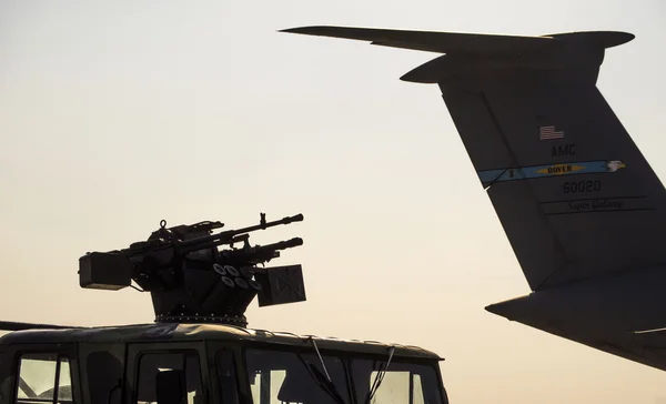 Machinegeweer op de Oekraïense militaire voertuig — Stockfoto