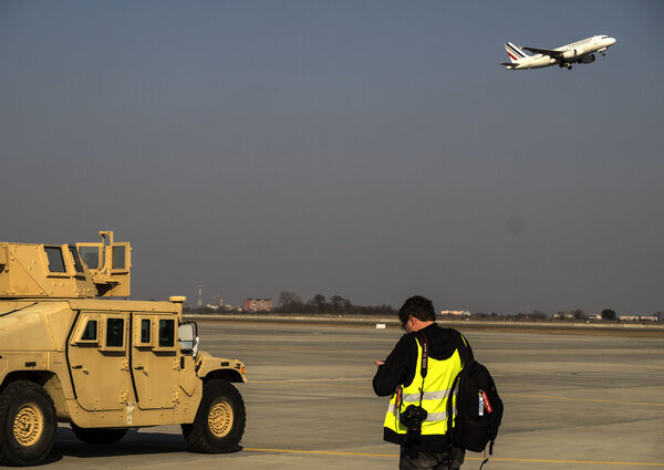 President Poroshenko met the US armored vehicles