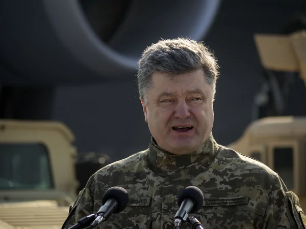 President Poroshenko met the US armored vehicles — Stock Photo, Image