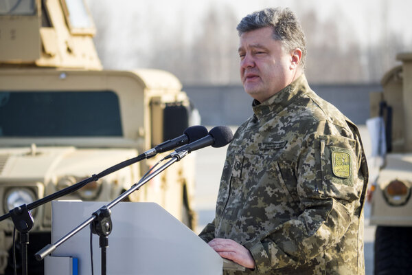 President Poroshenko met the US armored vehicles