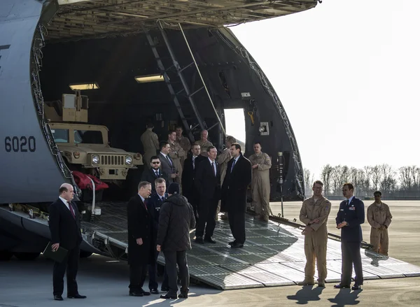 President Poroshenko met the US armored vehicles — Stock Photo, Image