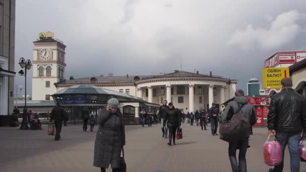 Центральный железнодорожный вокзал в Киеве, Украина — стоковое видео