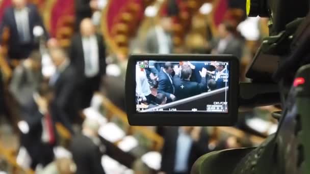 Vechten in Verkhovna Rada — Stockvideo