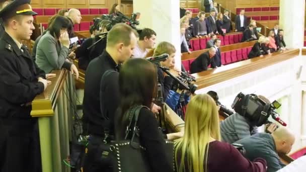 Vechten in Verkhovna Rada — Stockvideo