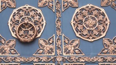 St Michael'ın katedral kapıları