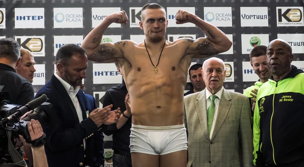 Usyk vs Knyazev ahead fight weigh-in — Stock Photo, Image