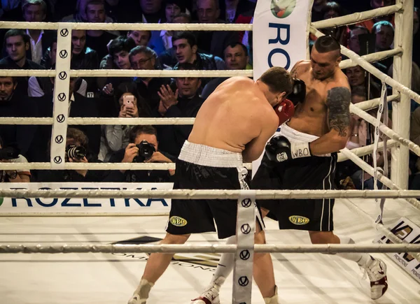 Fight between A.Usyk and A. Knyazev — Stock Photo, Image