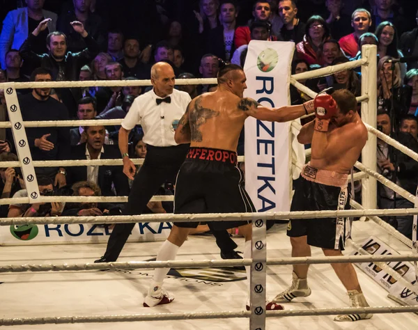 Fight between A.Usyk and A. Knyazev — Stock Photo, Image