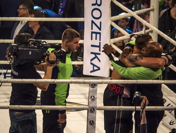 Boxer Aleksandr Usyk örül győzelem — Stock Fotó