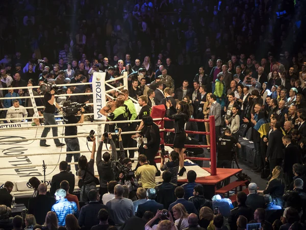 Boxer Aleksandr Usyk rejoices victory — Stock Photo, Image