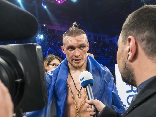 Aleksandr Usyk gives interviews — Stock Photo, Image