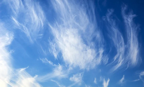 Ciel bleu avec nuages — Photo