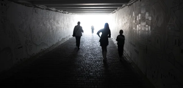 People go through an underpass — Stock Photo, Image