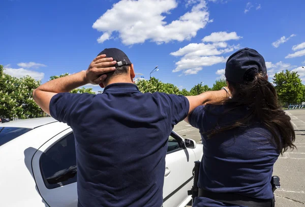 Officer arrests a criminal — Stock Photo, Image