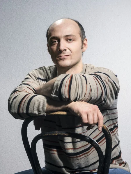 Homem careca em stripple jumper — Fotografia de Stock